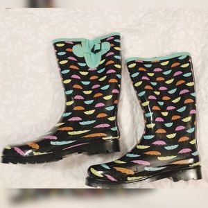 ☔️MAURICES Gina Umbrella Print Rain Boots☔️